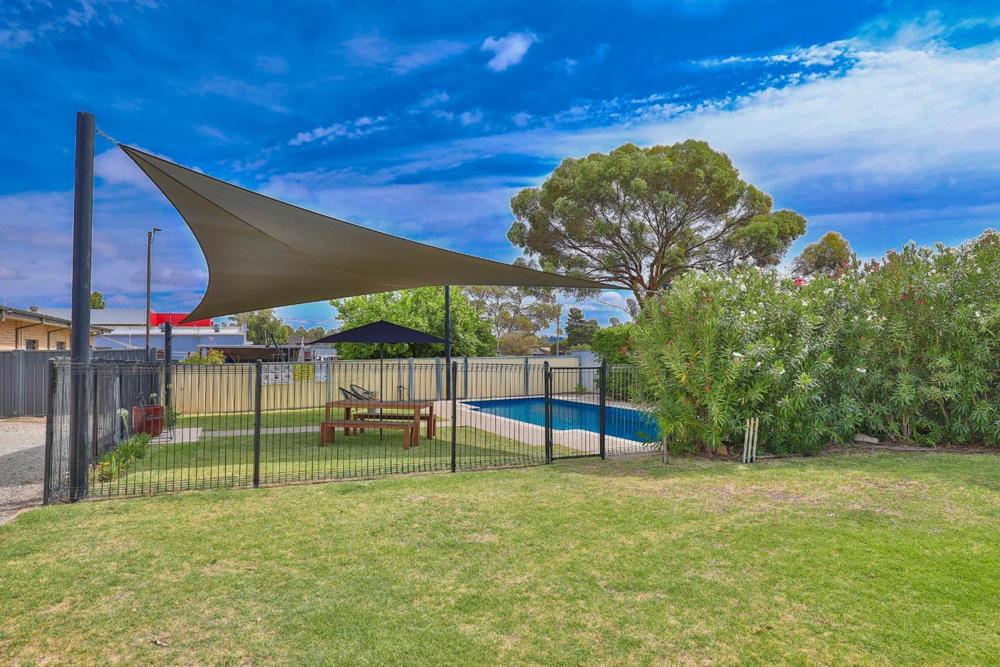 Robinvale Bridge Motel Екстер'єр фото